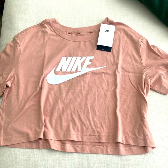NWT Nike Crop T-shirt - Picture 1 of 2